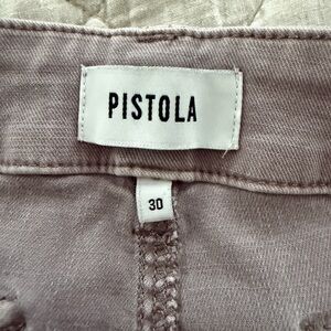 Pistola mauve-toned utility pants.